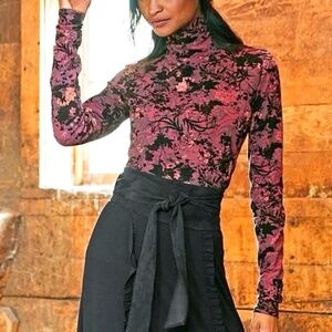 Peruvian Connection Mille Floral Red Cotton Turtleneck Top Garnet SIZE M